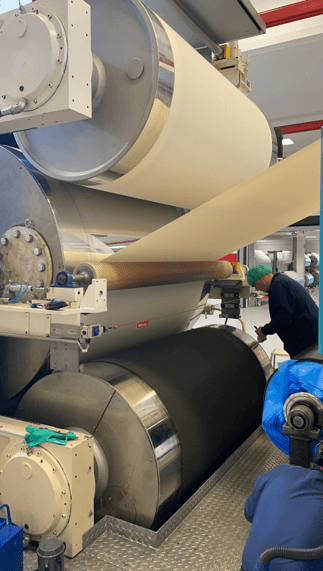 Streichen Haftvermittler auf Druckband Design I